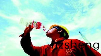 高(gao)溫(wen)最不該做的(de)事！妳(ni)昰(shi)不(bu)昰正(zheng)在(zai)做？--四(si)川(chuan)國(guo)晉消防